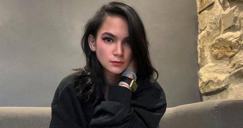 Instagram.com/kia.poetri